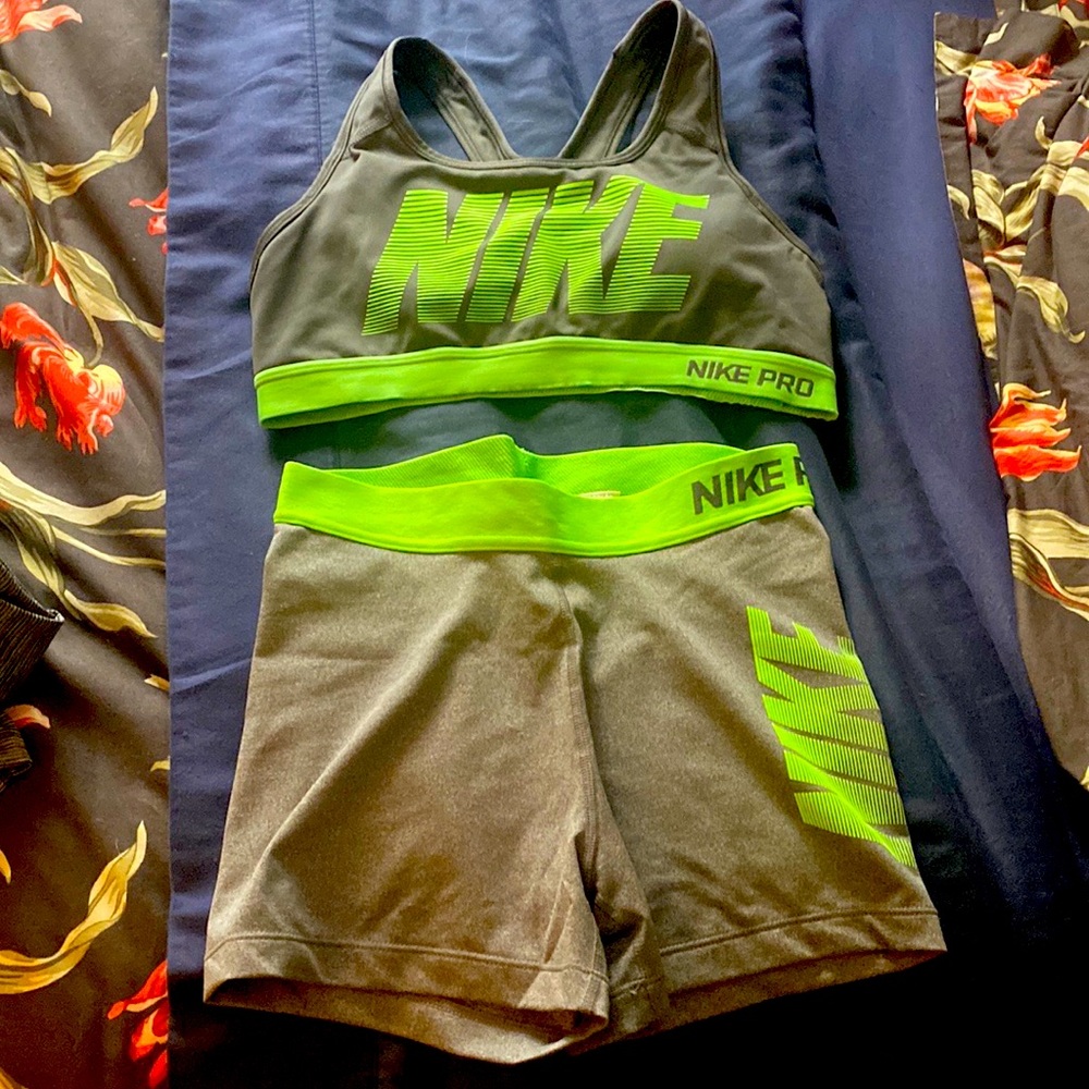 Nike pro set